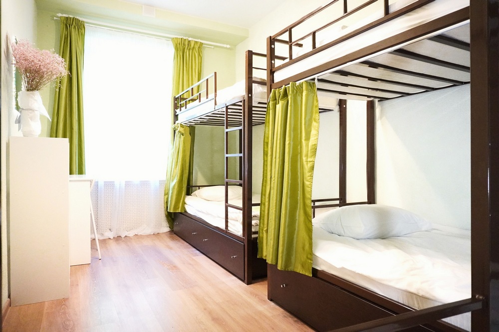 Кровать в общей шестиместной комнате для женщин. © nicehostelspb.com