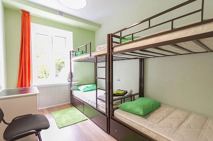 Кровать в общей шестиместной комнате для женщин. © nicehostelspb.com